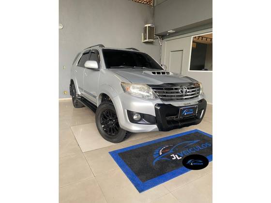 TOYOTA HILUX SW4 3.0 SRV 4X4 16V TURBO INTERCOOLER DIESEL 4P AUTOMÁTICO TOYOTA HILUX SW4 3.0 SRV 4X4 16V TURBO INTERCOOLER DIESEL 4P AUTOMÁTICO